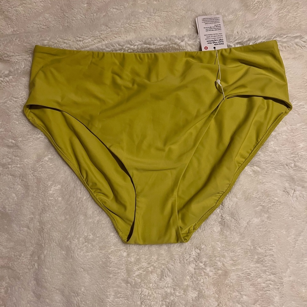 Lululemon Waterside Super-High-Rise High-Leg Swim Bottom
Size: 14
P50